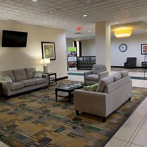 Quality Inn & Suites Downtown Mansfield